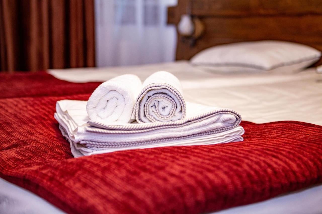 Vila Swe Sar Otel Curtea de Argeş Dış mekan fotoğraf